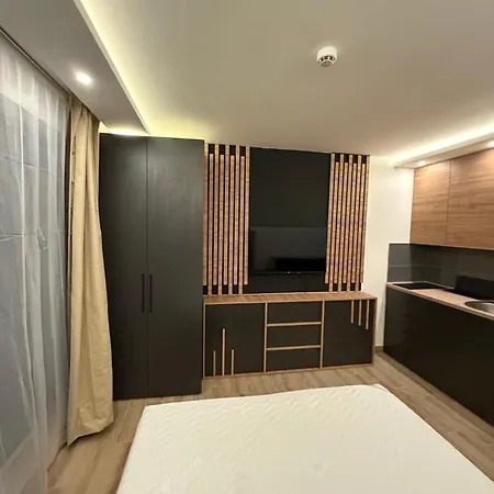 Sophie & Sarah - Hill, *