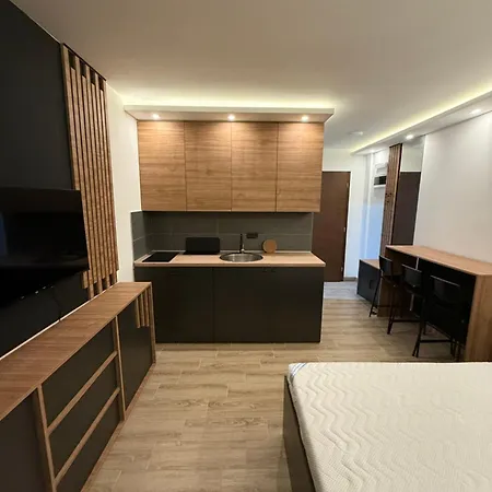 Sophie & Sarah - Hill, *