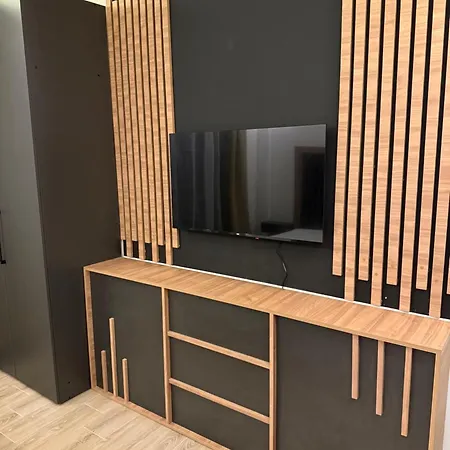 Sophie & Sarah - Hill,