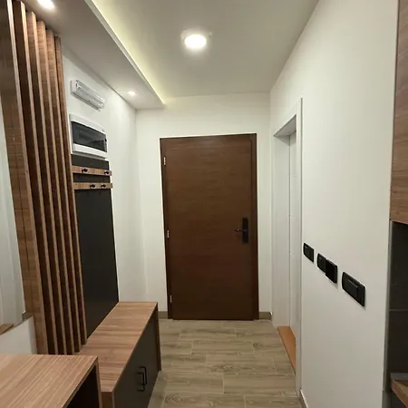 Sophie & Sarah - Hill, *