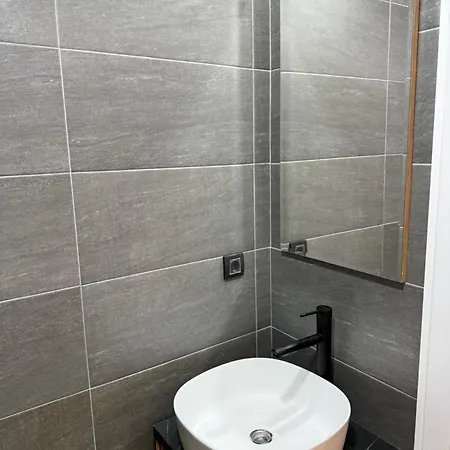 Sophie & Sarah - Hill,