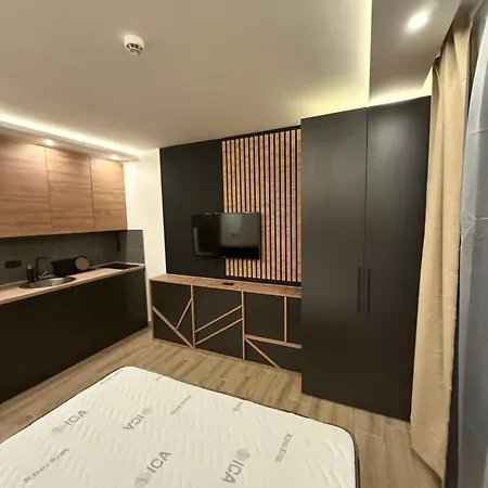 Sophie & Sarah - Hill, *