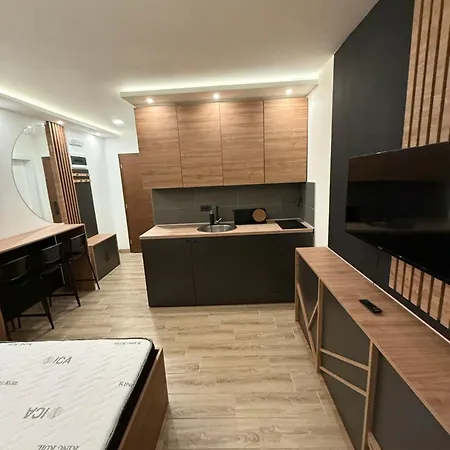 Sophie & Sarah - Hill,