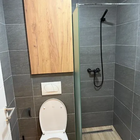 Sophie & Sarah - Hill, *