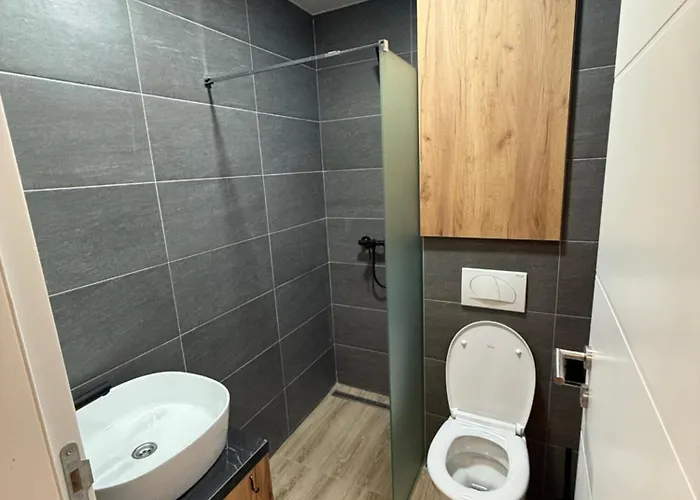 Sophie & Sarah - Hill, Κοπαόνικ