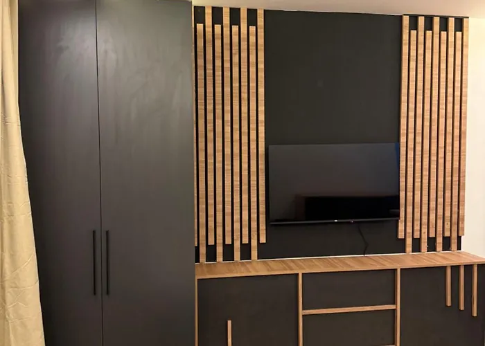 Sophie & Sarah - Hill,