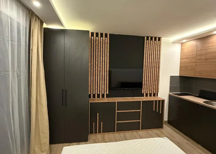 Sophie & Sarah - Hill, *