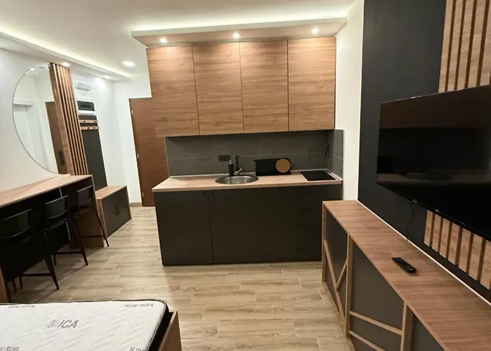 Sophie & Sarah - Hill,