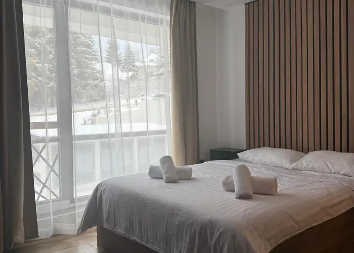 Sophie & Sarah - Hill, コパオニク