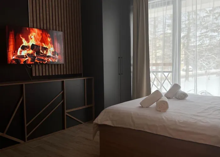 Sophie & Sarah - Hill, *