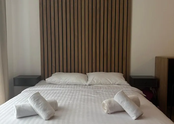 Sophie & Sarah - Hill, コパオニク