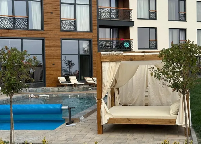 Sophie & Sarah - Hill, コパオニク