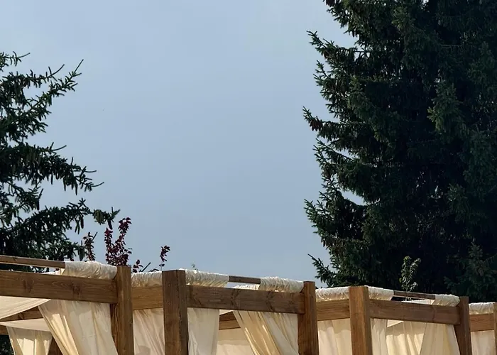 Sophie & Sarah - Hill, Κοπαόνικ